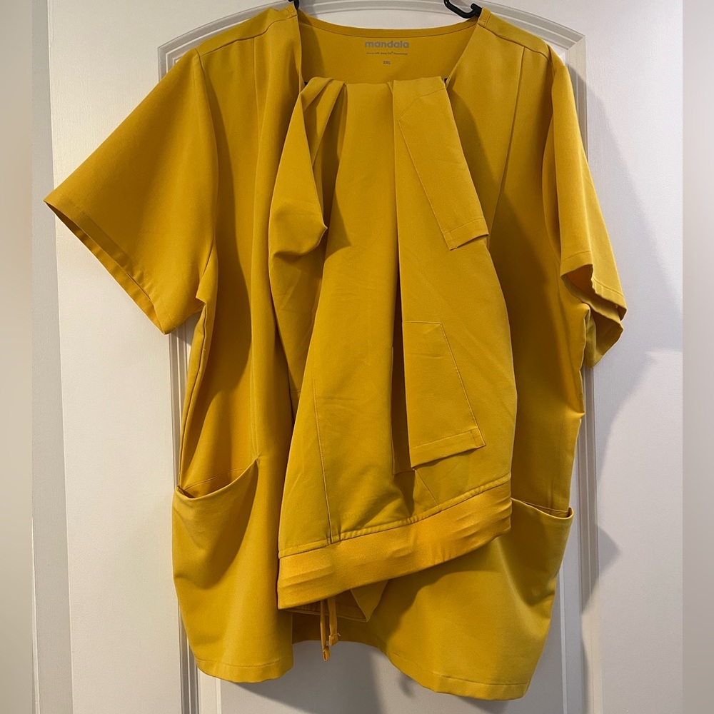 NWOT Women’s Mandala Daffodil Yellow Women's Top XXL and XL Bootcut Pant